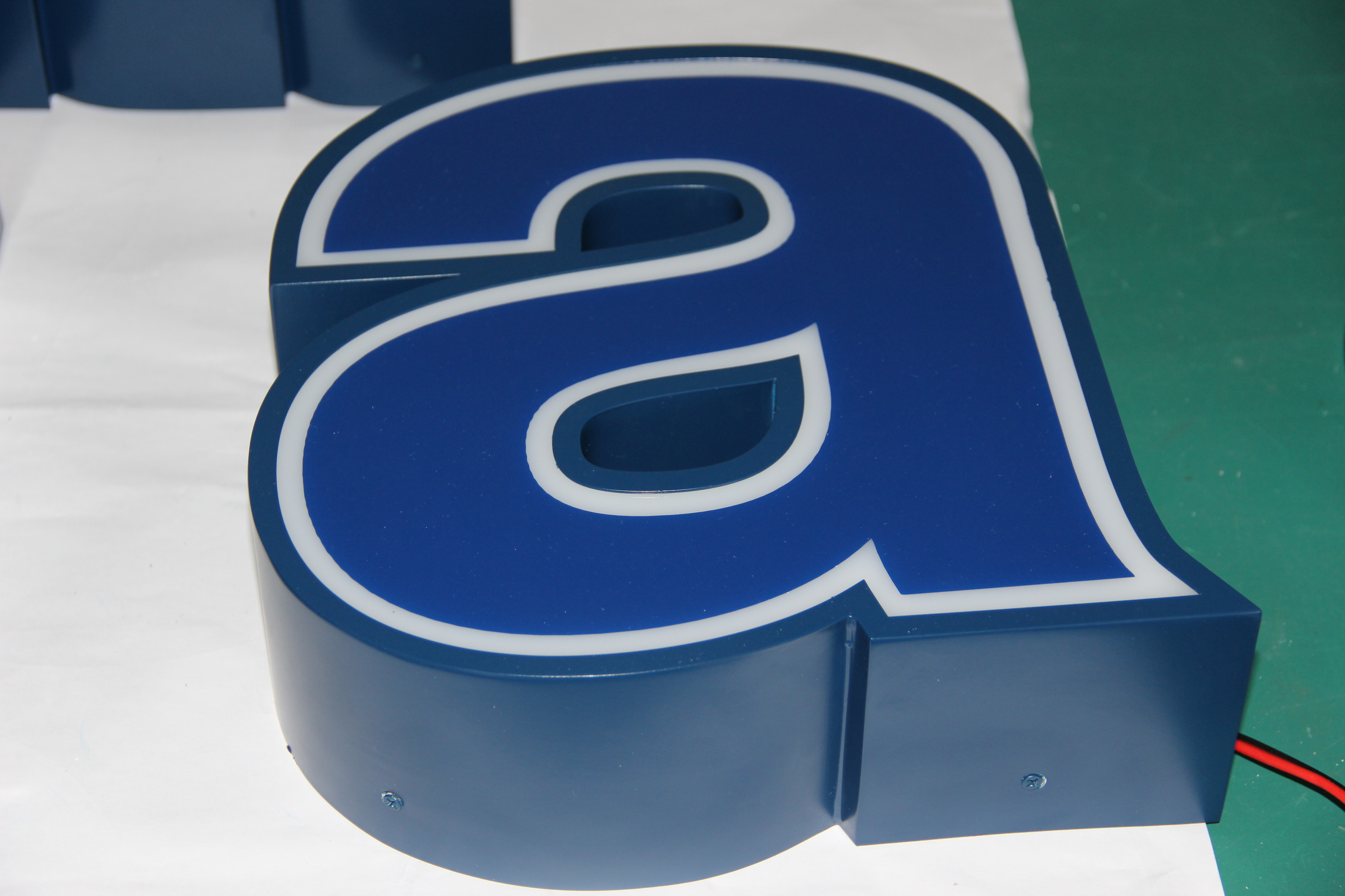 貼膜燈箱發光字